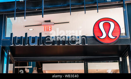 Agosto 20, 2019 Palo Alto / CA / STATI UNITI D'AMERICA - Lululemon store situato in Stanford Shopping Center di San Francisco Bay Area Foto Stock