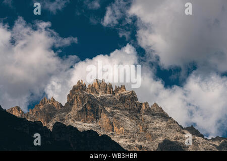 Vista panoramica sulle Dolomiti, Punta dei Tre Scarperi Foto Stock