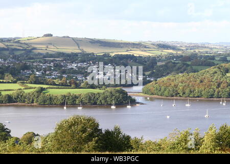 Vista della piccola cittadina di Stoke Gabriel nella contea del Devon, Inghilterra sudoccidentale che è situato sulla banca del mini piscina e il fiume Dart a monte a poche miglia dall'estuario del fiume città di Dartmouth. Viaggiare NEL REGNO UNITO. TOURING SOUTH WEST england.i luoghi delle Isole Britanniche. I LUOGHI DI INTERESSE NEL REGNO UNITO. I LUOGHI DI INTERESSE IN INGHILTERRA. Foto Stock