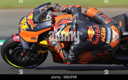 Pol Espargaro durante la pratica in anticipo della GoPro British Grand Prix MotoGP a Silverstone, Towcester. Foto Stock