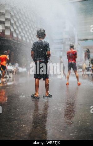 BANGKOK, Tailandia - 13 Aprile 2013: Songkran a Bangkok, in Thailandia il 13 aprile 2013. Foto Stock