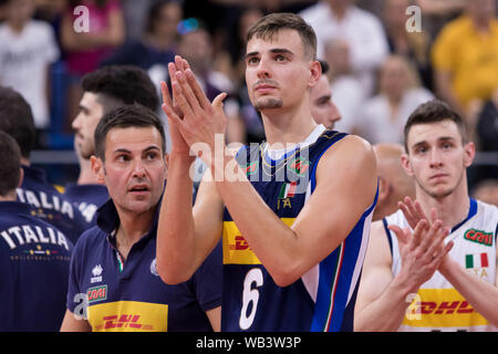 LA tristezza di una bella partita di GIANLORENZO BLENGINI, SIMONE GIANNELLI E FABIO BALASO durante la Lega delle Nazioni uomini - Italia vs Polonia, Milano, Italia, 23 Foto Stock