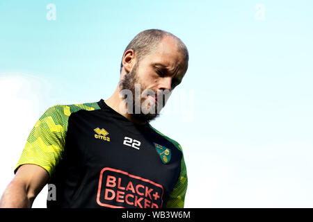 Norwich, Norfolk, Regno Unito. Norwich, Norfolk, Regno Unito. 24 agosto 2019; English Premier League Football, Norwich contro Chelsea Football Club; Teemu Pukki di Norwich City durante il warm up - rigorosamente solo uso editoriale. Nessun uso non autorizzato di audio, video, dati, calendari, club/campionato loghi o 'live' servizi. Online in corrispondenza uso limitato a 120 immagini, nessun video emulazione. Nessun uso in scommesse, giochi o un singolo giocatore/club/league pubblicazioni Credit: Azione Plus immagini di sport/Alamy Live News Foto Stock