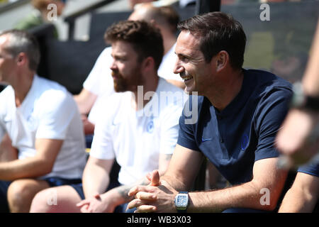 Norwich, Norfolk, Regno Unito. Norwich, Norfolk, Regno Unito. 24 agosto 2019; English Premier League Football, Norwich contro Chelsea Football Club; Chelsea Manager Frank Lampard - rigorosamente solo uso editoriale. Nessun uso non autorizzato di audio, video, dati, calendari, club/campionato loghi o 'live' servizi. Online in corrispondenza uso limitato a 120 immagini, nessun video emulazione. Nessun uso in scommesse, giochi o un singolo giocatore/club/league pubblicazioni Credit: Azione Plus immagini di sport/Alamy Live News Foto Stock