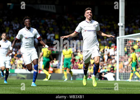 Norwich, Norfolk, Regno Unito. 24 agosto 2019; English Premier League Football, Norwich contro Chelsea Football Club; Mason Mount di Chelsea celebra come egli punteggi per 1-2 nel xvii minuto - rigorosamente solo uso editoriale. Nessun uso non autorizzato di audio, video, dati, calendari, club/campionato loghi o 'live' servizi. Online in corrispondenza uso limitato a 120 immagini, nessun video emulazione. Nessun uso in scommesse, giochi o un singolo giocatore/club/league pubblicazioni Foto Stock