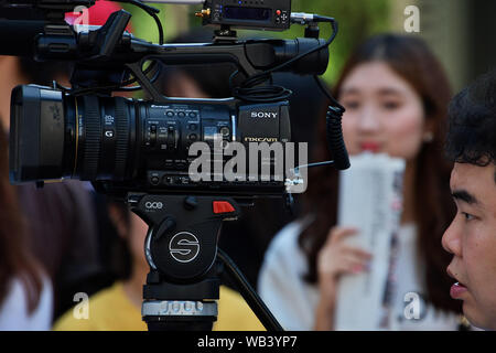 Giappone " s marca fotocamera è visto presso il termine " mercoledì " dimostrazioni di fronte all'Ambasciata giapponese a Seul, in Corea del Sud il 14 agosto 2019. Credito: AFLO/Alamy Live News Foto Stock