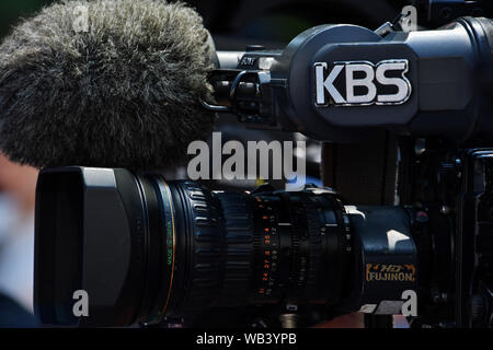 Giappone " s marca fotocamera è visto presso il termine " mercoledì " dimostrazioni di fronte all'Ambasciata giapponese a Seul, in Corea del Sud il 14 agosto 2019. Credito: AFLO/Alamy Live News Foto Stock