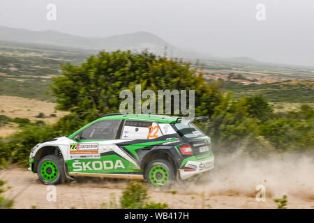 IL DICIOTTENNE KALLE ROVAMPERA CON LA SKORA FABIA R5 UFFICIALE, AL PASSAGGIO SULLA PROVA SPECIALE 5 durante la WRC - Rally Italia Sardegna - Giorno 02, Algh Foto Stock