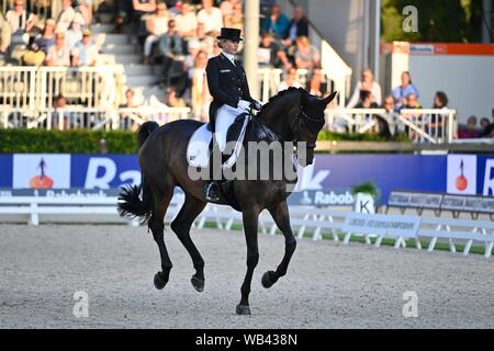 Jessica Von Bredow-Werndl GER con TSF Dalera BB durante Longines FEI Dressage Campionato Europeo 2019 su 22 Agosto 2019 a Rotterdam, Paesi Bassi. Credito: Sander Chamid/SCS/AFLO/Alamy Live News Foto Stock