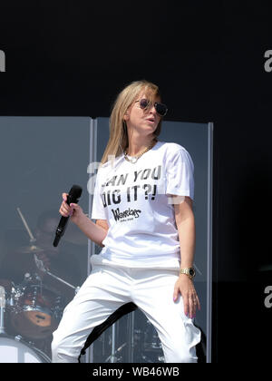 Portsmouth, Hampshire, Regno Unito. Al 24 agosto 2019. Nicole Appleton con British tutti femmina band Tutti i Santi di eseguire dal vivo sul palco al Festival di Vittoriosa, Southsea, Portsmouth, Hampshire, UK Credit: Dawn Fletcher-Park/Alamy Live News Foto Stock