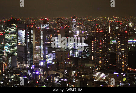 Viste della via dalla Torre di Tokyo di notte in Giappone Foto Stock