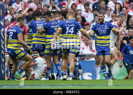Londra, Regno Unito. 24 Ago, 2019. JOE PHILBIN di Warrington lupi punteggi l'apertura tentare di renderlo 0-4 durante la Ladbrokes Challenge Cup match finale tra St Helens e Warrington lupi allo Stadio di Wembley a Londra, Inghilterra il 24 agosto 2019. Foto di Ken scintille. Solo uso editoriale, è richiesta una licenza per uso commerciale. Nessun uso in scommesse, giochi o un singolo giocatore/club/league pubblicazioni. Credit: UK Sports Pics Ltd/Alamy Live News Foto Stock