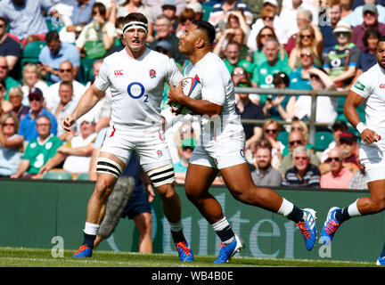 Londra, Regno Unito. 24 Ago, 2019. Londra, Inghilterra. 24 AGOSTO: Manu Tuilagi di Inghilterra durante Quilter International tra Inghilterra e Irlanda a Twickenham Stadium il 24 agosto 2019 a Londra, Inghilterra. Credit: Azione Foto Sport/Alamy Live News Foto Stock