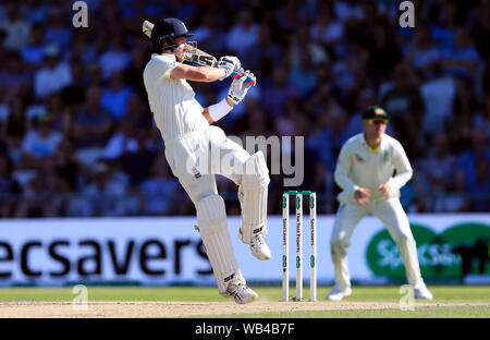 Inghilterra è Joe Denly batting durante il giorno e tre del terzo ceneri Test match a Headingley, Leeds. Foto Stock