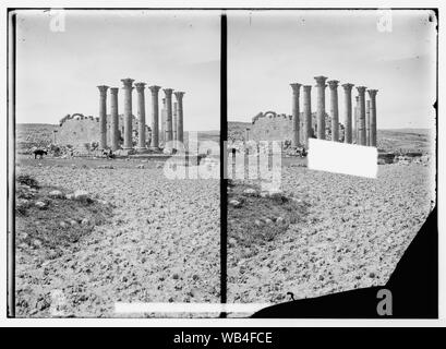 A est del Giordano e il Mar Morto. Il tempio del sole [Jerash] Abstract/medio: G. Eric e Edith Matson Collezione fotografica Foto Stock