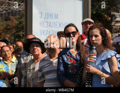 Kiev, Ucraina. 24 Ago, 2019. Veterani ucraino del conflitto in Ucraina orientale, volontari, i membri dei battaglioni di volontariato e i parenti dei soldati ucraini, che morì durante un conflitto frequentare il marzo di Ucraina difensori dedicato a "Indipendenza giorno di festa nel centro di Kiev, Ucraina, 24 agosto 2019. Gli ucraini contrassegnare il 28 anniversario dell'indipendenza dell'Ucraina. Credito: Sergii Kharchenko/ZUMA filo/Alamy Live News Foto Stock