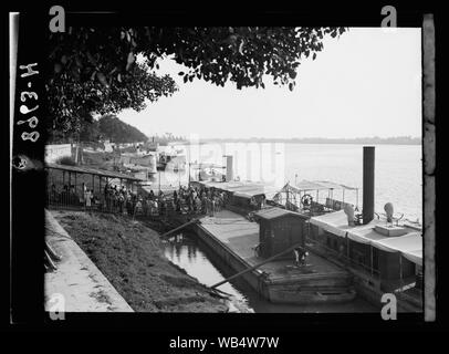 L'Egitto. Scene di fiume. Il Nilo. Scene lungo le rive del Cairo Abstract/medio: G. Eric e Edith Matson Collezione fotografica Foto Stock