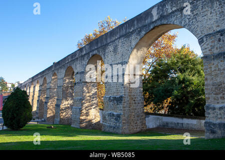 Aqueduto de São Sebastião (San Sebastian acquedotto), Jardim Botânico (Giardino Botanico), Coimbra, Portogallo. Foto Stock