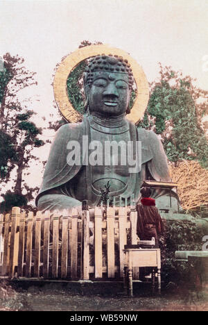 [ 1890 Giappone - Grande Buddha nel Parco di Ueno, Tokyo ] - Il bronzo Daibutsu (Grande Buddha) nel Parco di Ueno, Tokyo. Xix secolo albume vintage fotografia. Foto Stock