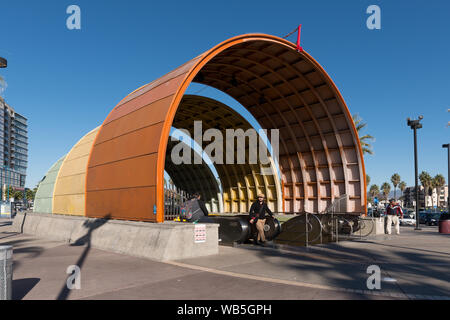 Ingresso al nord di Hollywood la metropolitana dalla stazione di Los Angeles in California Foto Stock