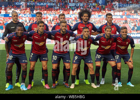Team di titolare della CA Osasuna visto prima del calcio spagnolo di La Liga Santander, match tra CA Osasuna e SD Eibar All'Sadar stadium di Pamplona.(punteggio finale; CA Osasuna 0:0 SD Eibar) Foto Stock