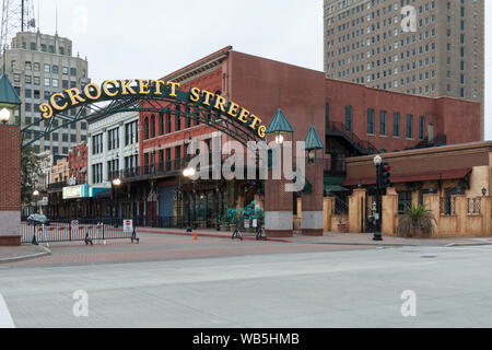 Ingresso per il Crockett Street Entertainment District nel centro Beaumont Foto Stock
