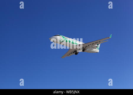 Bombardier CL-600 CRJ200 C-FDJA Air Canada Jazz in atterraggio a YOW Ottawa in Canada, febbraio 05, 2016 Foto Stock