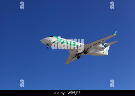 Bombardier CL-600 CRJ200 C-FDJA Air Canada Jazz in atterraggio a YOW Ottawa in Canada, febbraio 05, 2016 Foto Stock