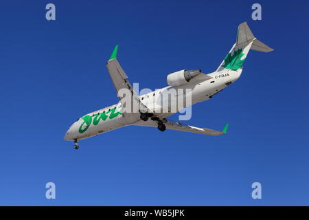 Bombardier CL-600 CRJ200 C-FDJA Air Canada Jazz in atterraggio a YOW Ottawa in Canada, febbraio 05, 2016 Foto Stock