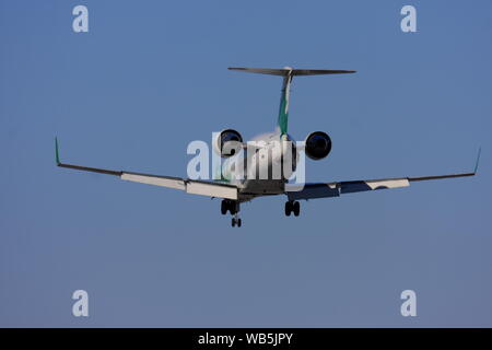 Bombardier CL-600 CRJ200 C-FDJA Air Canada Jazz in atterraggio a YOW Ottawa in Canada, febbraio 05, 2016 Foto Stock