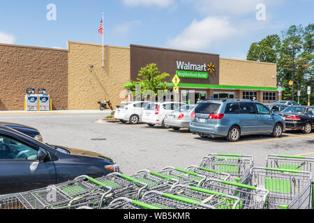 HICKORY, NC, Stati Uniti d'America-22 18 Giugno: Walmart mercati di prossimità sono una catena di piccoli negozi di alimentari, la fornitura di generi alimentari, le farmacie. Foto Stock