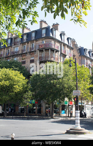 Blocchi di appartamenti all' angolo di rue Pinel e Boulevard de l' Hopital, Parigi, Francia Foto Stock