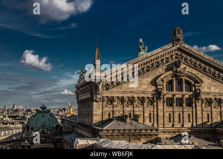 Vedute di Parigi dai tetti in Francia Foto Stock