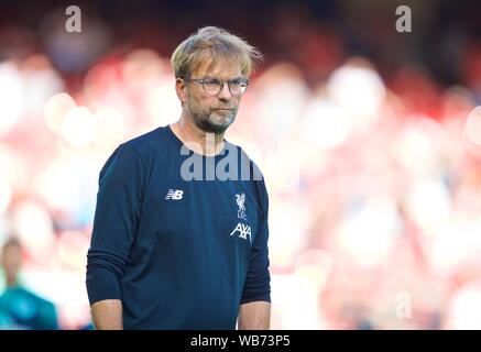 Liverpool. 25 Ago, 2019. Liverpool manager Jurgen Klopp reagisce durante la Premier League inglese match tra Liverpool FC e Arsenal FC ad Anfield di Liverpool, in Gran Bretagna il 24 agosto 2019. Credito: Xinhua/Alamy Live News Foto Stock