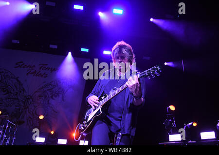 Rio de Janeiro, 15 febbraio 2019. Il chitarrista Dean cetta della band Stone Temple Pilots, durante uno spettacolo al Km de Vantagens Hall nella città di Rio de Foto Stock