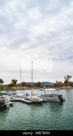 Arizona, America, 8th, marzo 2018. Vista del Ponte di Londra in Lake Havasu City. Fu costruita nel 1830 e precedentemente attraversava il fiume Tamigi in Lond Foto Stock