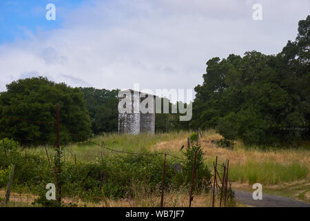 Il ranch e silos per il grano presso lo storico punto di riferimento a Jack London State Historic Park in Glen Ellen California. Foto Stock
