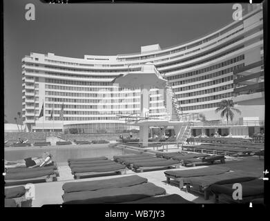 Fontainebleau Hotel, Miami Beach, Florida. Abstract/medio: Collezione Gottscho-Schleisner Foto Stock