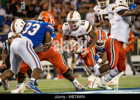 Orlando, Florida, Stati Uniti d'America. 24 Agosto, 2019. Miami Hurricanes running back Cam'Ron Harris (23) durante la seconda metà del campeggio Kickoff mondiale tra uragani di Miami e Florida Gators. Florida sconfitto Miami 24-20 al Camping World Stadium in Orlando, Fl. Romeo T Guzman/CSM Credito: Cal Sport Media/Alamy Live News Foto Stock