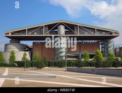 Milano, Italia - 24 agosto 2019: Fiera Milano City in una nuova e moderna area 'Gino Valle' chiamato Piazza Portello. Lombardia, Italia. Foto Stock