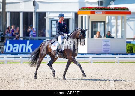 Rotterdam. Paesi Bassi. Il 24 agosto 2019. Carl Hester (GBR) riding Hawtins delicato nel FEI Grand Prix offerte presso il FEI Longines Campionati Europei. Dressage. Credit Elli Birch/SIP Agenzia fotografica/Alamy live news. Foto Stock