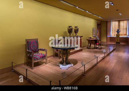 Parigi, Francia - luglio 6, 2018: Appartamenti di Napoleone III nel museo del Louvre. Il museo del Louvre è il più grande museo di word. Il lusso royal presentano mobili Foto Stock