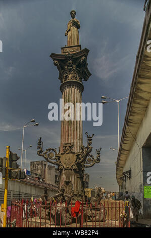 22 ott 2004-Khada Parsi statua di Seth Cursetjee Manockjee, Bombay, Mumbai, Maharashtra, India, Asia Foto Stock