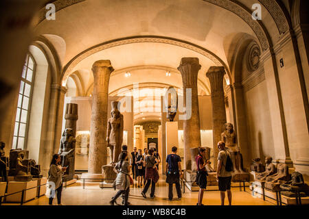 La piramide del Louvre e del museo di Parigi, Francia Foto Stock