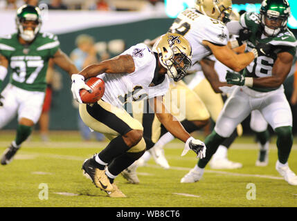 East Rutherford, NJ, Stati Uniti d'America. 24 Agosto, 2019. New Orleans Saints wide receiver DEONTE HARRIS (11) restituisce un punt durante la partita contro i New York getti. Il gioco è stato giocato al Met Life Stadium, East Rutherford, NJ. (Credito Immagine: © Bennett CohenZUMA filo) Credito: ZUMA Press, Inc./Alamy Live News Foto Stock