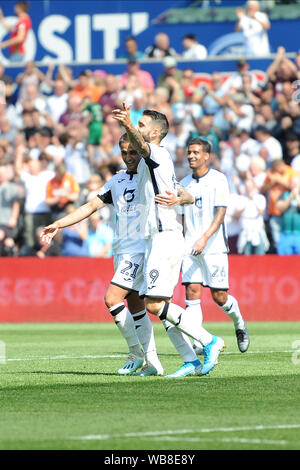 Swansea, Regno Unito. 25 Ago, 2019. Borja Baston di Swansea City punteggi i suoi lati terzo obiettivo con una penalità durante il cielo di scommessa match del campionato tra Swansea City e Birmingham City presso il Liberty Stadium, Swansea domenica 25 agosto 2019. (Credit: Jeff Thomas | MI News)solo uso editoriale, è richiesta una licenza per uso commerciale. Nessun uso in scommesse, giochi o un singolo giocatore/club/league pubblicazioni. La fotografia può essere utilizzata solo per il giornale e/o rivista scopi editoriali: Credito MI News & Sport /Alamy Live News Foto Stock