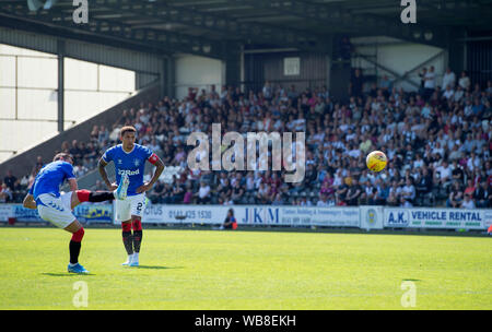 Rangers Barisic Borna punteggi il suo lato del primo obiettivo del gioco durante la Ladbrokes Premiership scozzese corrisponde al semplice arena digitale, Paisley. Foto Stock