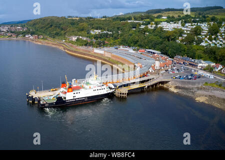 Nave traghetto arrivo di atterraggio vista aerea presso la porta del dock a Wemyss Bay Inverclyde Scozia Scotland Foto Stock