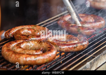 Grigliata di tailandese settentrionale salsicce piccanti close-up Foto Stock