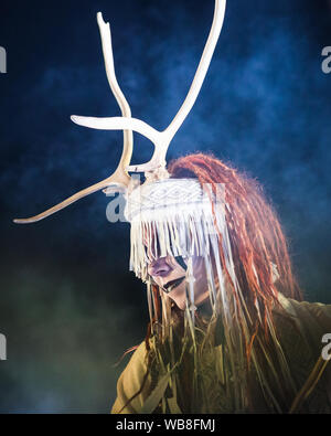 Maria Franz di Heilung performing live al Festival Midgardsblot in Borre, Norvegia, il 17 agosto 2019 Foto Stock